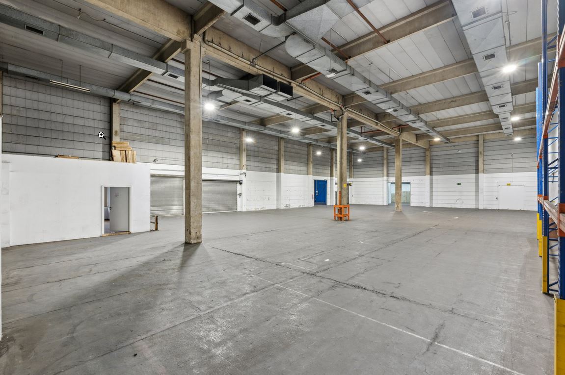 Lagerhalle nördlich von Hannover innen
