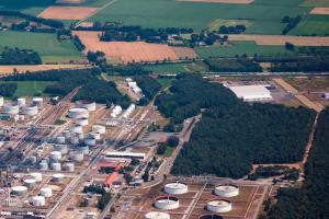 Gewerbegebiet, Industriegebiet: Logistikzentrum an der Raffinerie (Commercial industrial area)